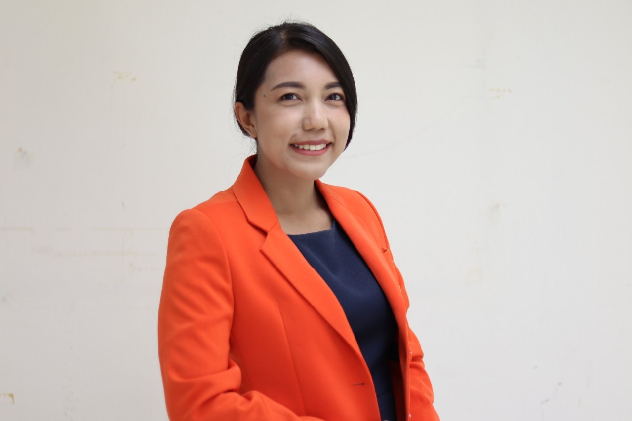 อ.พัสตราภรณ์.jpg